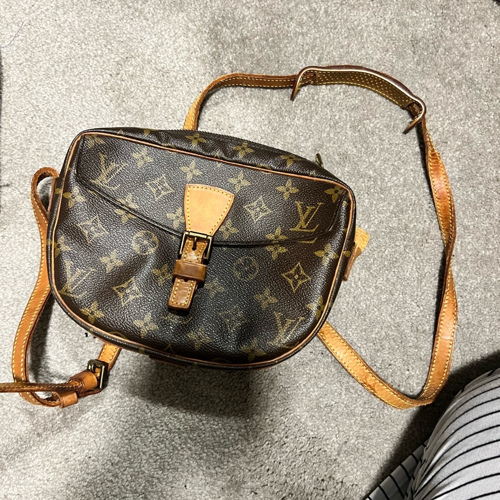 Authentic. Louis Vuitton